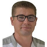 Врач Бузов Семён Александрович