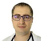 Врач Устьянцев Денис Дмитриевич